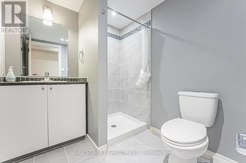 2031 Glenada Crescent, Oakville, ON - Indoor Photo Showing Bathroom