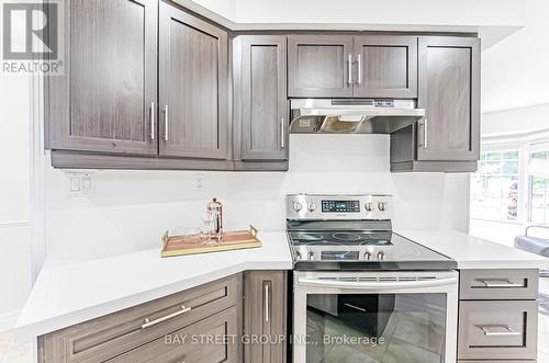 2031 Glenada Crescent, Oakville, ON - Indoor Photo Showing Kitchen