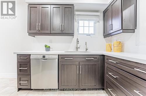 2031 Glenada Crescent, Oakville, ON - Indoor Photo Showing Kitchen