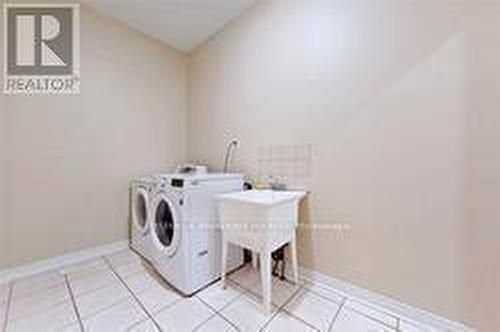 19 Outlook Avenue, Brampton, ON - Indoor Photo Showing Laundry Room