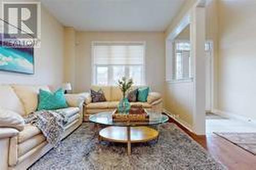 19 Outlook Avenue, Brampton, ON - Indoor Photo Showing Living Room