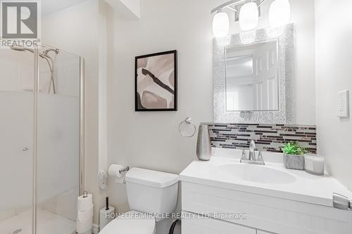 545 Woodbine Avenue, Toronto, ON - Indoor Photo Showing Bathroom