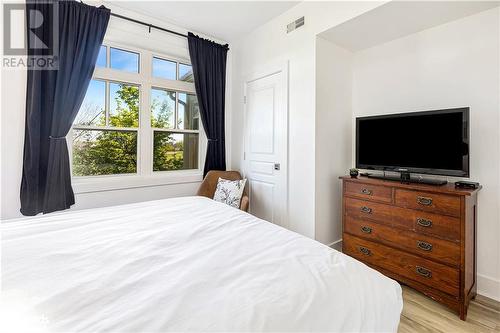 115 Fairway Court Unit# 211, The Blue Mountains, ON - Indoor Photo Showing Bedroom