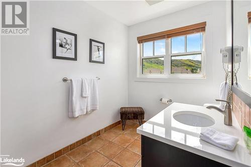 115 Fairway Court Unit# 211, The Blue Mountains, ON - Indoor Photo Showing Bathroom