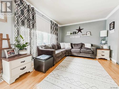 161 Colette St, Temiskaming Shores, ON - Indoor Photo Showing Living Room