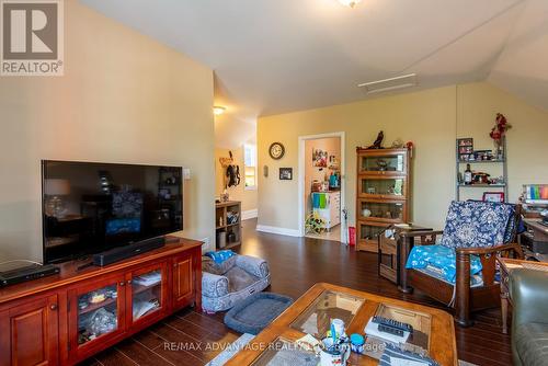 375 London Road, Sarnia, ON - Indoor Photo Showing Living Room