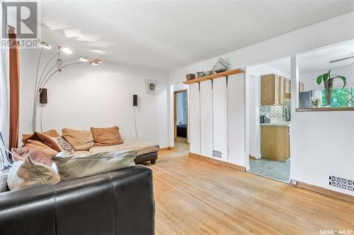 731 Retallack Street, Regina, SK - Indoor Photo Showing Living Room