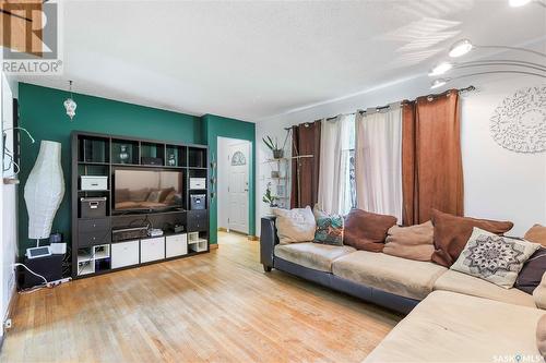 731 Retallack Street, Regina, SK - Indoor Photo Showing Living Room