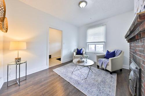 26 Blandford Street, Toronto, ON - Indoor Photo Showing Living Room