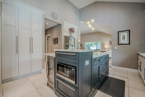 1319 Tyandaga Park Drive, Burlington, ON - Indoor Photo Showing Kitchen