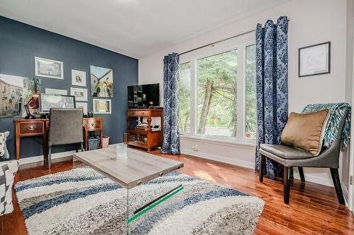 1319 Tyandaga Park Drive, Burlington, ON - Indoor Photo Showing Living Room