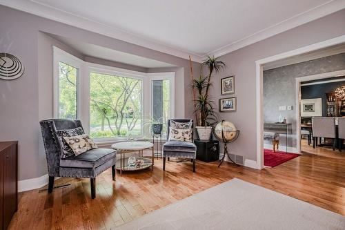 1319 Tyandaga Park Drive, Burlington, ON - Indoor Photo Showing Living Room