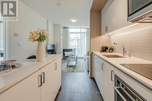 447 - 1575 Lakeshore Road W, Mississauga, ON - Indoor Photo Showing Kitchen