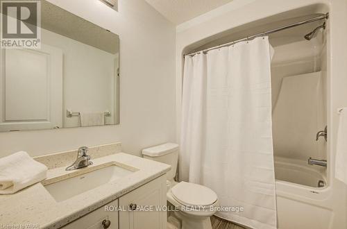 18 Grand Flats Trail, Kitchener, ON - Indoor Photo Showing Bathroom