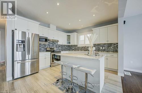 18 Grand Flats Trail, Kitchener, ON - Indoor Photo Showing Kitchen With Upgraded Kitchen