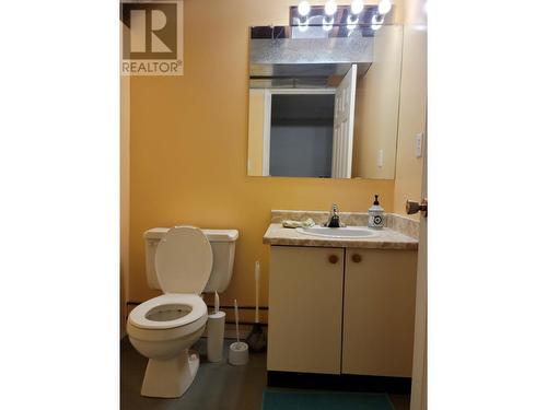 226 Spieker Avenue, Tumbler Ridge, BC - Indoor Photo Showing Bathroom