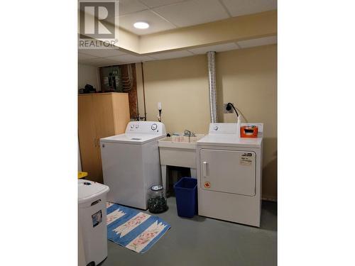 226 Spieker Avenue, Tumbler Ridge, BC - Indoor Photo Showing Laundry Room