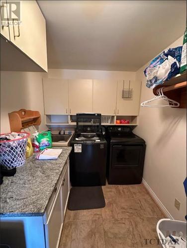 39 Harding Ave, Kirkland Lake, ON - Indoor Photo Showing Kitchen