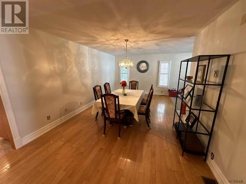 39 Harding Ave, Kirkland Lake, ON - Indoor Photo Showing Dining Room