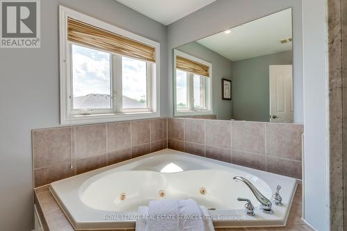 2216 Lapsley Crescent, Oakville, ON - Indoor Photo Showing Bathroom