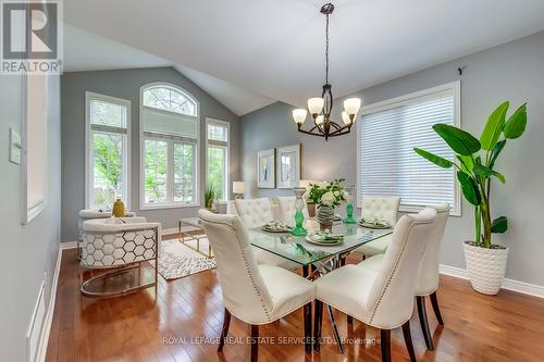 2216 Lapsley Crescent, Oakville, ON - Indoor Photo Showing Dining Room