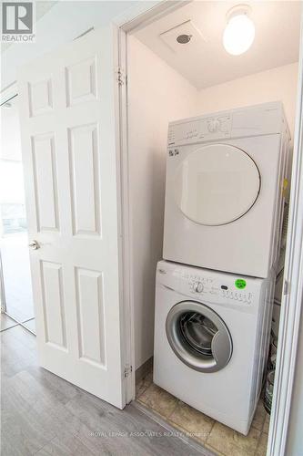 1702 - 68 Grangeway Avenue, Toronto, ON - Indoor Photo Showing Laundry Room