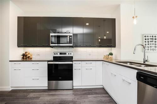 78 Cornerstone Heights, West St Paul, MB - Indoor Photo Showing Kitchen With Double Sink With Upgraded Kitchen