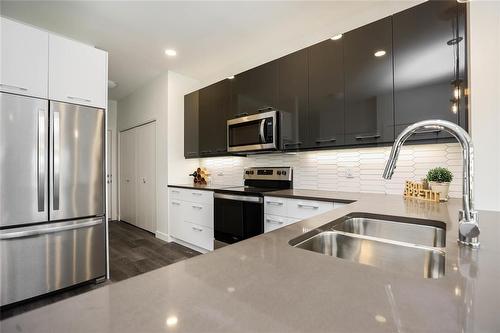 78 Cornerstone Heights, West St Paul, MB - Indoor Photo Showing Kitchen With Double Sink With Upgraded Kitchen