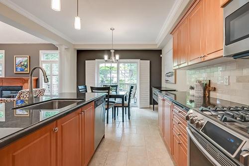 289 Plains Road W|Unit #24, Burlington, ON - Indoor Photo Showing Kitchen With Upgraded Kitchen