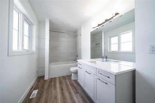 35 Chimney Swift Way, St Adolphe, MB - Indoor Photo Showing Bathroom