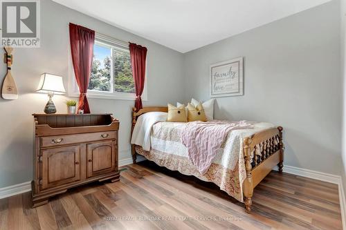 3122 Michael Crescent, Burlington, ON - Indoor Photo Showing Bedroom