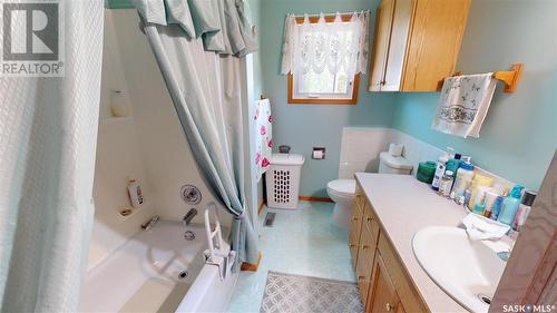 210 Main Street, Wawota, SK - Indoor Photo Showing Bathroom