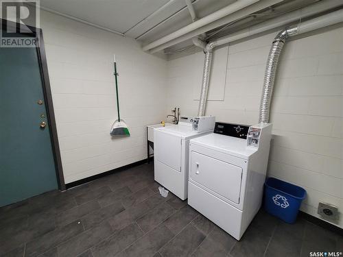 65 1 Columbia Drive, Saskatoon, SK - Indoor Photo Showing Laundry Room