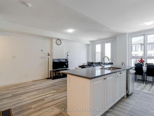 29 Red Maple Lane, Barrie, ON - Indoor Photo Showing Kitchen