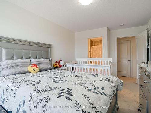 29 Red Maple Lane, Barrie, ON - Indoor Photo Showing Bedroom