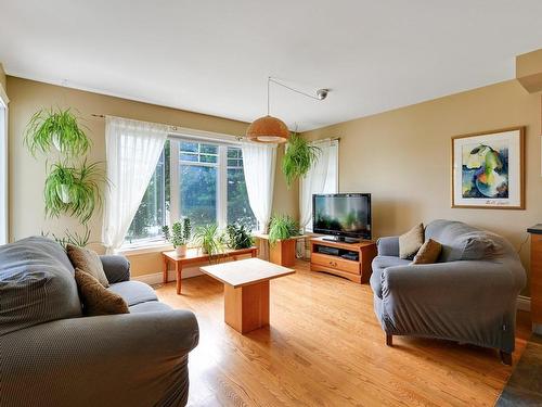 Salon - 8 Rue De Coulomb, Saint-Jean-Sur-Richelieu, QC - Indoor Photo Showing Living Room