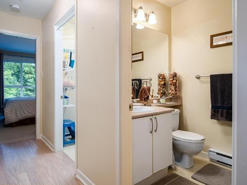 307-5625 Edgewater Lane, Nanaimo, BC - Indoor Photo Showing Bathroom