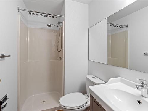 426-6711 Dover Rd, Nanaimo, BC - Indoor Photo Showing Bathroom