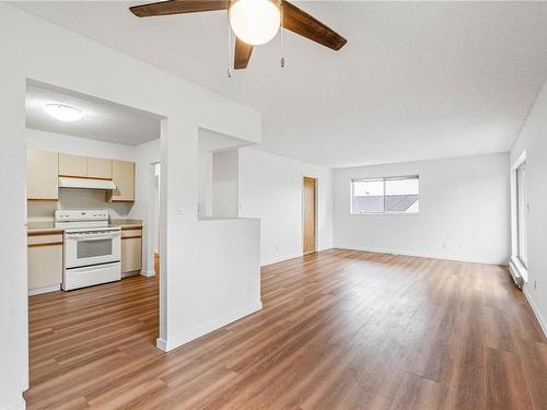 426-6711 Dover Rd, Nanaimo, BC - Indoor Photo Showing Kitchen