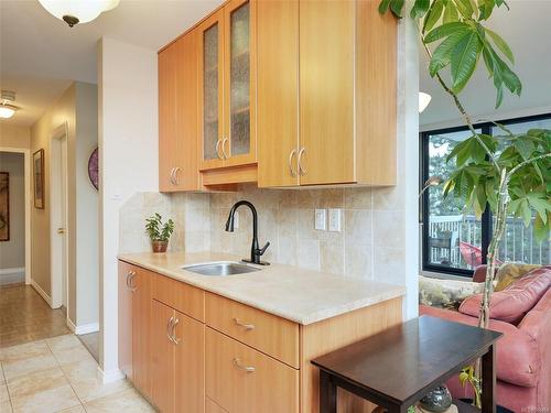 405-647 Michigan St, Victoria, BC - Indoor Photo Showing Kitchen