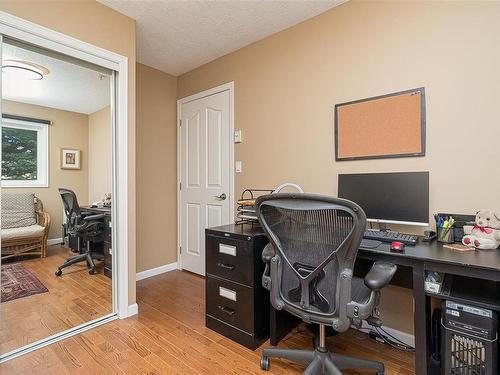303-1361 Hillside Ave, Victoria, BC - Indoor Photo Showing Office