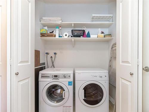 303-1361 Hillside Ave, Victoria, BC - Indoor Photo Showing Laundry Room