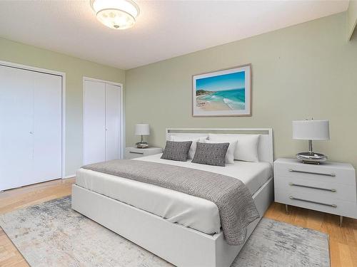 401-978 Heywood Ave, Victoria, BC - Indoor Photo Showing Bedroom