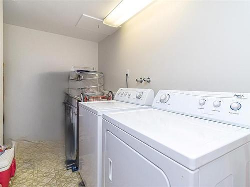 401-978 Heywood Ave, Victoria, BC - Indoor Photo Showing Laundry Room