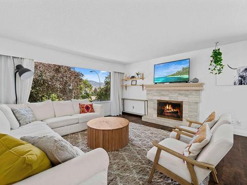 445 Dufferin Terrace, Kamloops, BC - Indoor Photo Showing Living Room With Fireplace