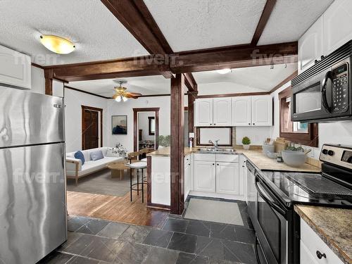 644 Pleasant Street, Kamloops, BC - Indoor Photo Showing Kitchen With Double Sink