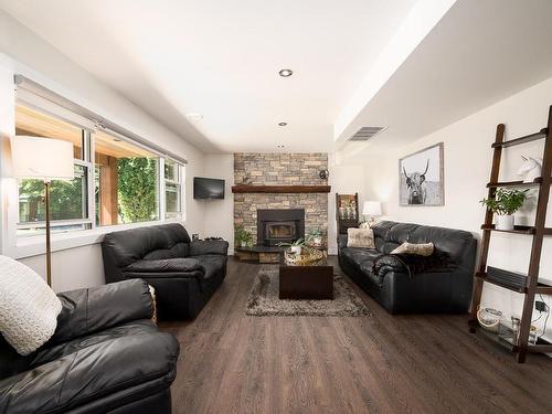 428 Mallard Road, Kamloops, BC - Indoor Photo Showing Living Room With Fireplace