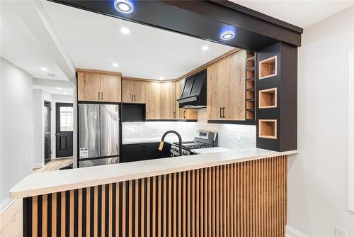 284 Grosvenor Avenue N, Hamilton, ON - Indoor Photo Showing Kitchen