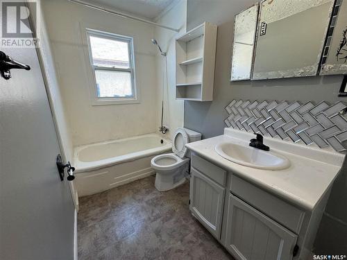 1606 Garnet Street, Regina, SK - Indoor Photo Showing Bathroom
