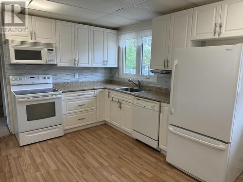 11 Baker Road, Mackenzie, BC - Indoor Photo Showing Kitchen